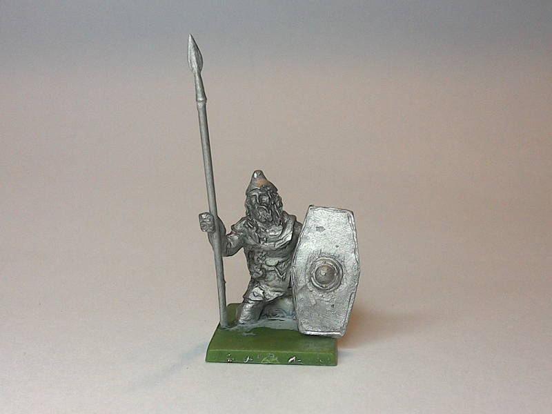 Germanischer Krieger knieend (1 - 3 AD)