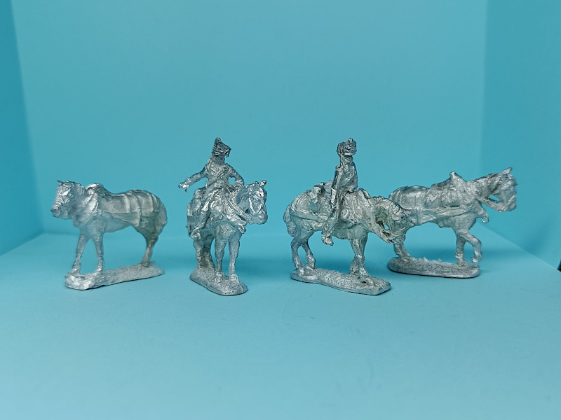 Russische Linienartillerie mit Zugpferden