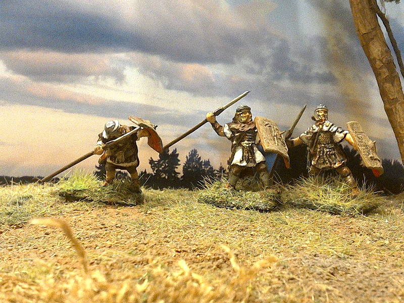 Römische Legionäre (den Pila werfend)